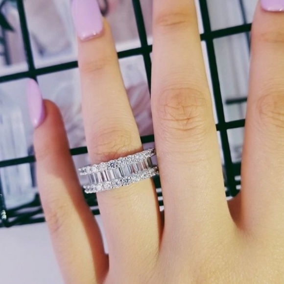 NEW💍18K GOLD BAGUETTE ROUND DIAMOND ETERNITY RING - Picture 6 of 6